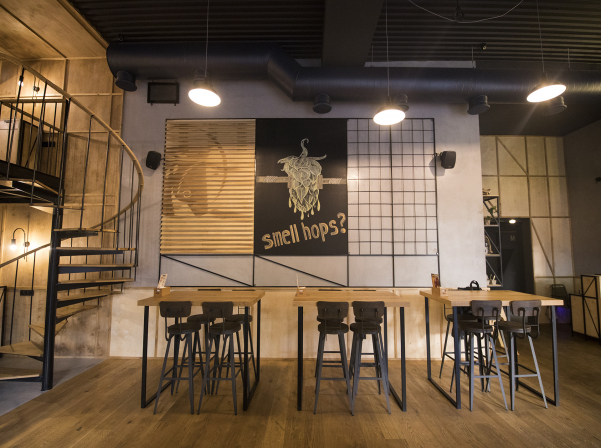 dors. 8 տեսակի կրաֆտային գարեջուր անսովոր կանաչ գարեջրատանը