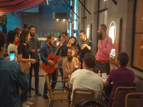 dors. 8 տեսակի կրաֆտային գարեջուր անսովոր կանաչ գարեջրատանը