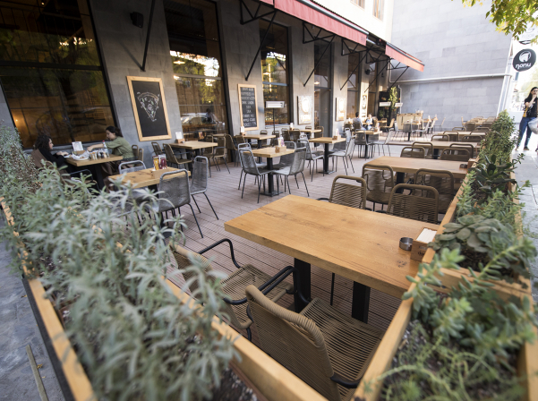 dors. 8 տեսակի կրաֆտային գարեջուր անսովոր կանաչ գարեջրատանը