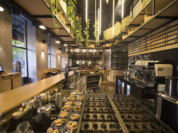 dors. 8 տեսակի կրաֆտային գարեջուր անսովոր կանաչ գարեջրատանը