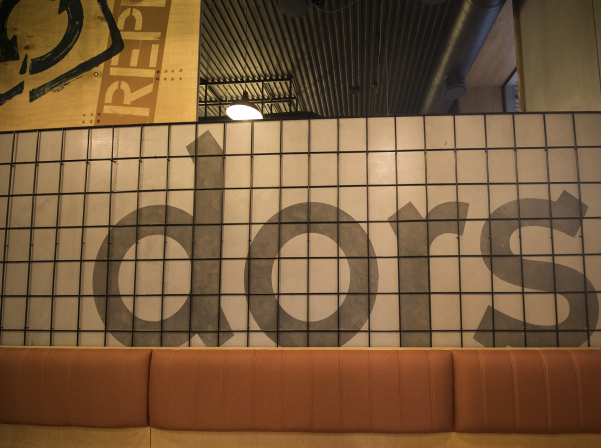 dors. 8 տեսակի կրաֆտային գարեջուր անսովոր կանաչ գարեջրատանը