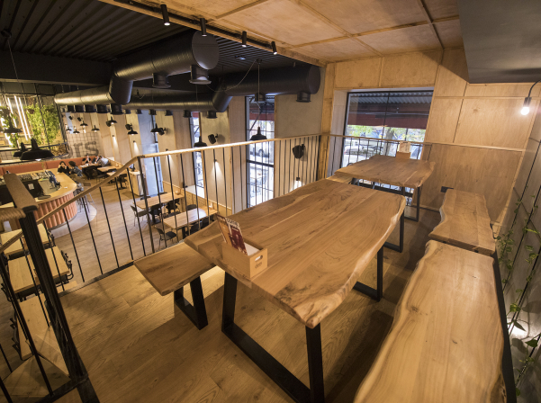 dors. 8 տեսակի կրաֆտային գարեջուր անսովոր կանաչ գարեջրատանը