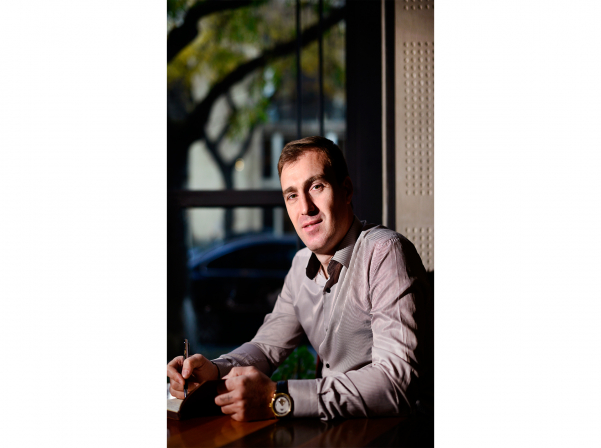 Մատուցողի օգնականից՝ մինչեւ ռեստորանի տնօրեն