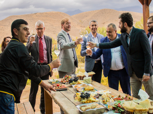 Նվերը, Նարինեն եւ ONEArmenia-ի օգնությամբ ստեղծված «Մոմիկ»-ը