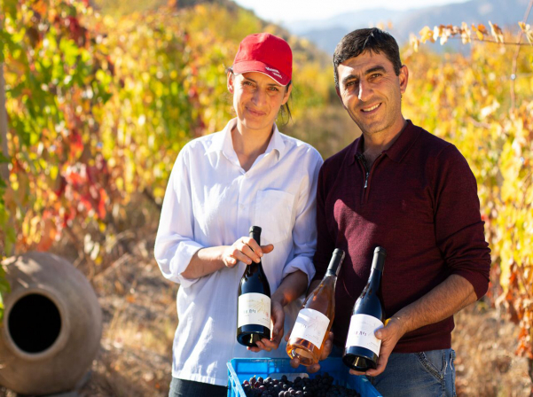 Նվերը, Նարինեն եւ ONEArmenia-ի օգնությամբ ստեղծված «Մոմիկ»-ը