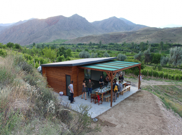 Նվերը, Նարինեն եւ ONEArmenia-ի օգնությամբ ստեղծված «Մոմիկ»-ը