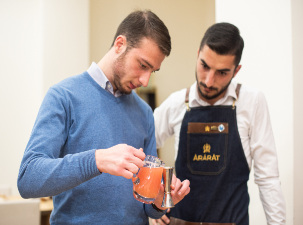 Կոկտեյլներ ամանորյա սեղանի համար. ուրբաթ երեկոն «Արարատում»