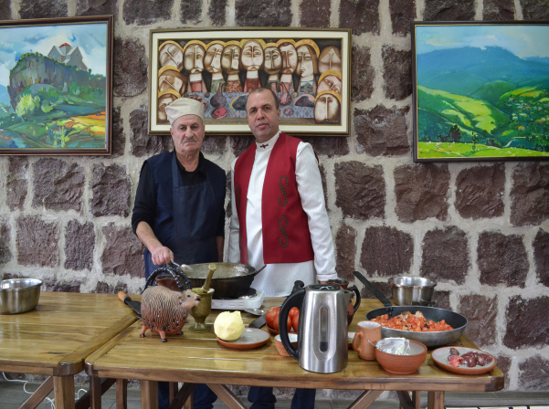 Վազգեն Խաչիկյանի «հեղափոխական եւ հակահեղափոխական ճագարը» 