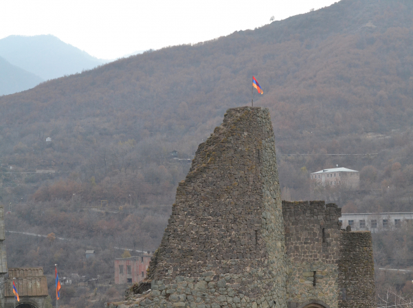 Վազգեն Խաչիկյանի «հեղափոխական եւ հակահեղափոխական ճագարը» 