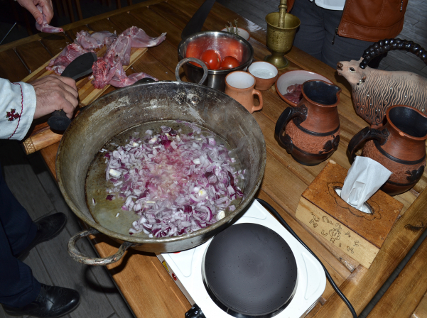 Վազգեն Խաչիկյանի «հեղափոխական եւ հակահեղափոխական ճագարը» 