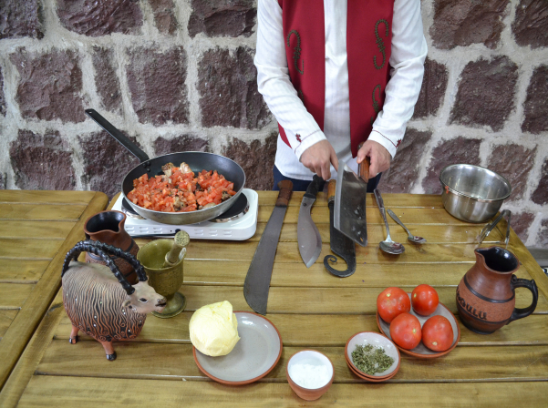 Վազգեն Խաչիկյանի «հեղափոխական եւ հակահեղափոխական ճագարը» 