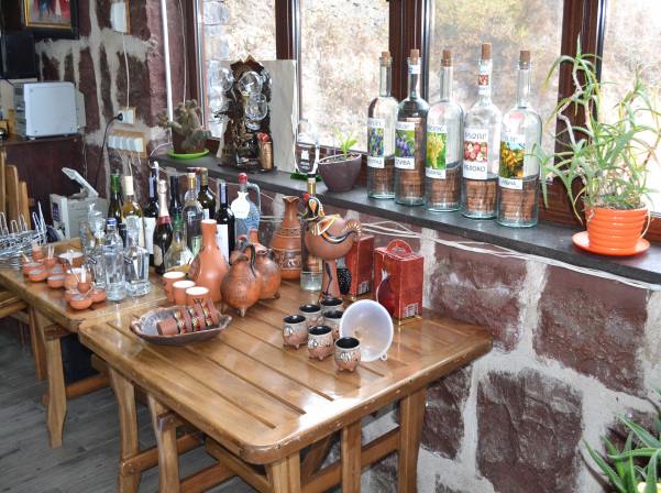 Վազգեն Խաչիկյանի «հեղափոխական եւ հակահեղափոխական ճագարը» 