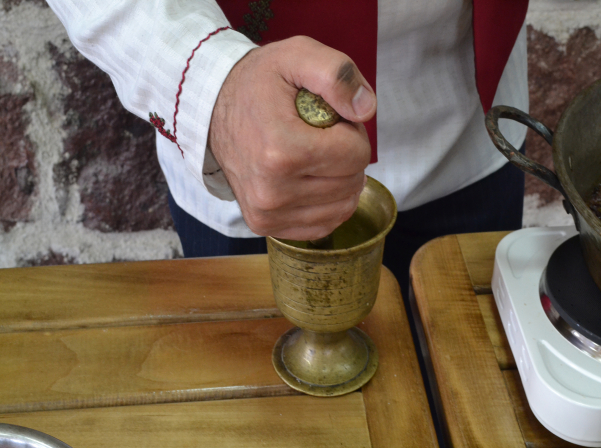 Վազգեն Խաչիկյանի «հեղափոխական եւ հակահեղափոխական ճագարը» 