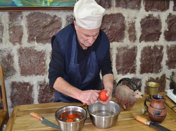 Վազգեն Խաչիկյանի «հեղափոխական եւ հակահեղափոխական ճագարը» 