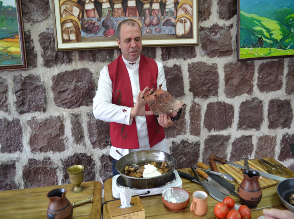 Վազգեն Խաչիկյանի «հեղափոխական եւ հակահեղափոխական ճագարը» 