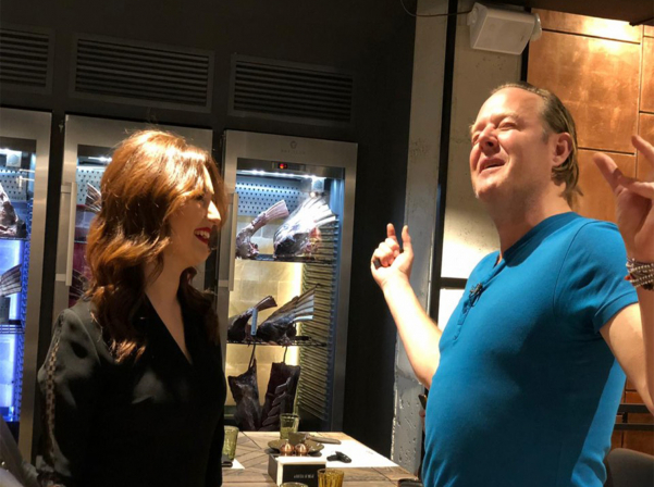 «Поедем, поедим»-ի բուսակեր հաղորդավարը Երեւանում սթեյք է կերել