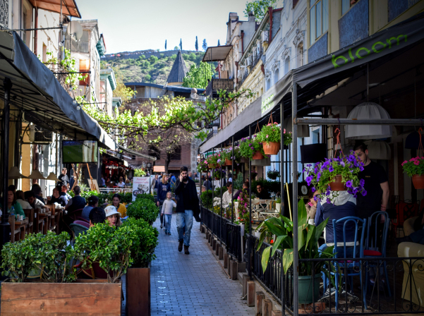 Թբիլիսիի բացօթյա սրճարաններին լրացուցիչ տարածք կտրամադրեն