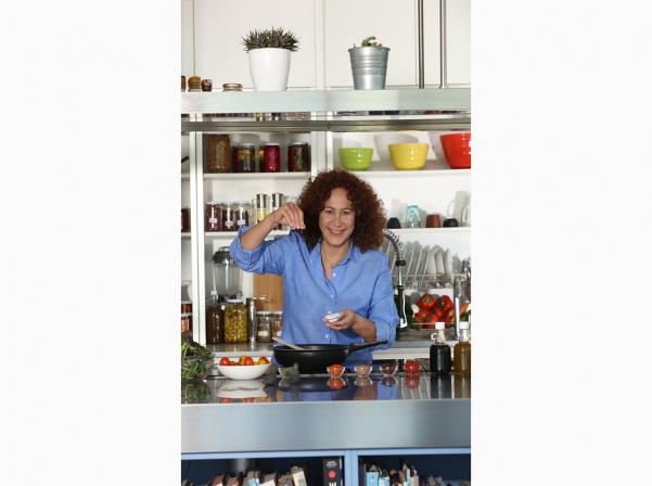 «Մայրիկ»-ի հիմնադիր Ալինը եւ իր նոր շոուն՝ Cook with Aline