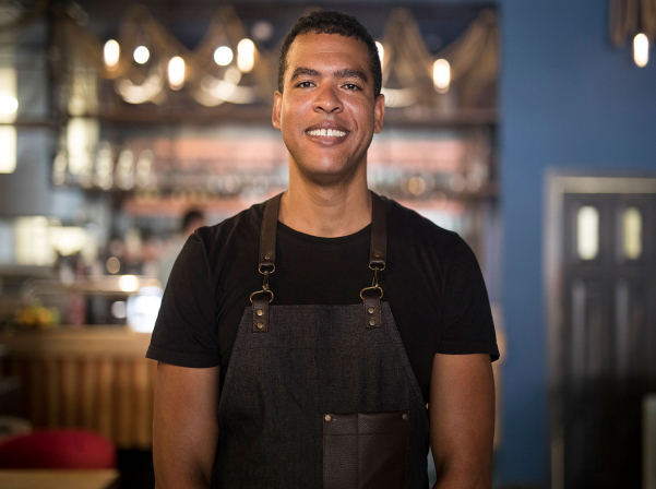 Կուբացի մատուցող Ռեյ Գավիլանը. «Այստեղ ինձ բոլորը սիրում են»