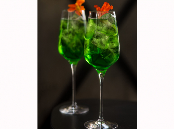 Երեւանի առաջին ջին բարը՝ Gouroo Club & Garden-ի պատշգամբում