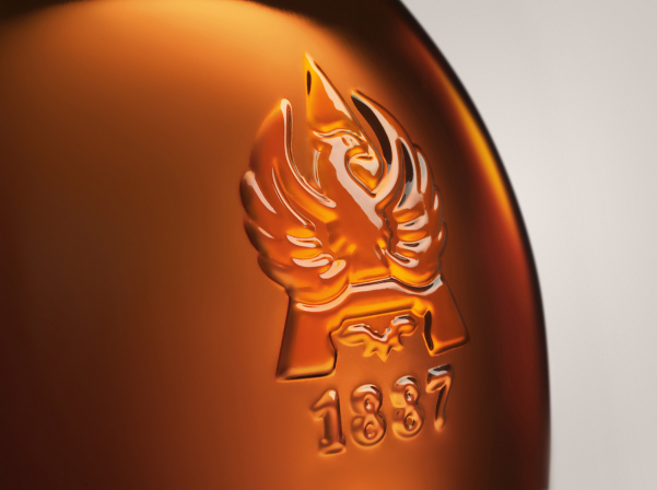 ARARAT официально представил новые бутылки и упаковку