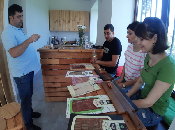 Տավուշի գինիներն ու Շամշադինի համերը՝ Այգեպանի տնակում