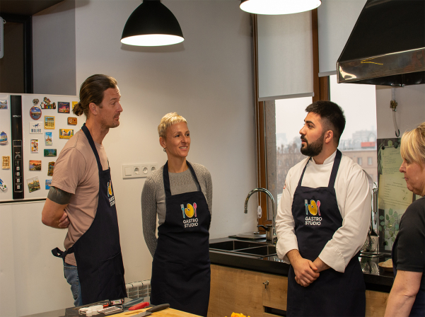 Արայիկ Ամզայանի եւ ընկերների «Կենտրոնական խոհանոց-Հայաստան»-ը