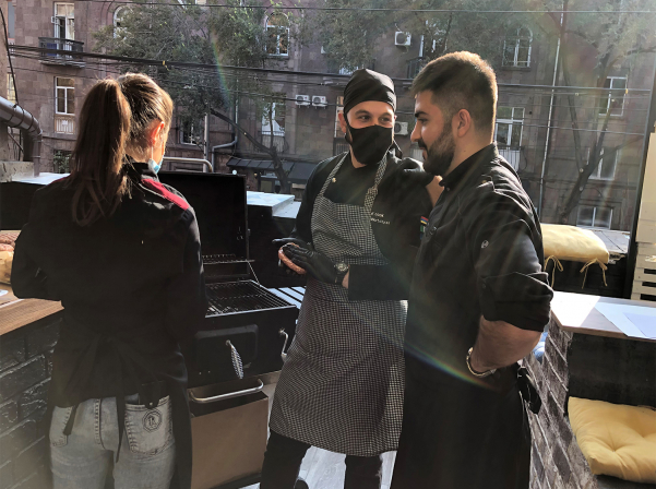 Արայիկ Ամզայանի եւ ընկերների «Կենտրոնական խոհանոց-Հայաստան»-ը