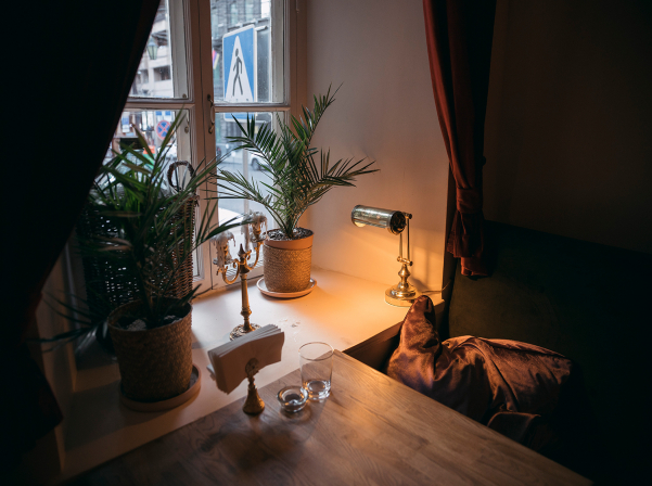 Bar Phoenix. «Արարատի» հիմքով կոկտեյլային ալքիմիա եւ «արբած» խոհանոց