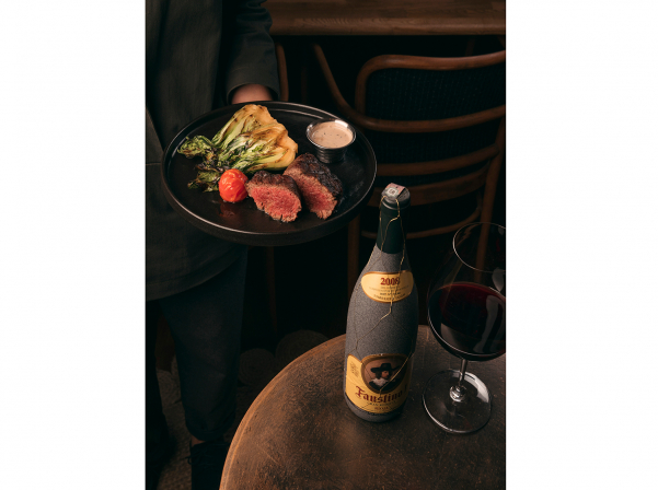 Bar Phoenix. «Արարատի» հիմքով կոկտեյլային ալքիմիա եւ «արբած» խոհանոց