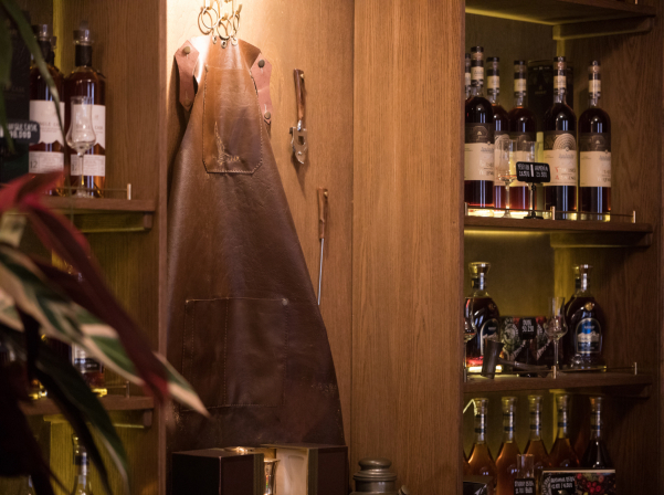 Bar Phoenix. «Արարատի» հիմքով կոկտեյլային ալքիմիա եւ «արբած» խոհանոց