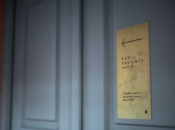 Bar Phoenix. «Արարատի» հիմքով կոկտեյլային ալքիմիա եւ «արբած» խոհանոց
