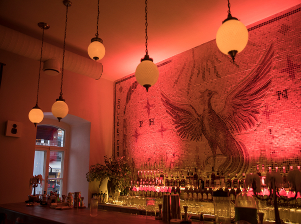 Bar Phoenix. «Արարատի» հիմքով կոկտեյլային ալքիմիա եւ «արբած» խոհանոց