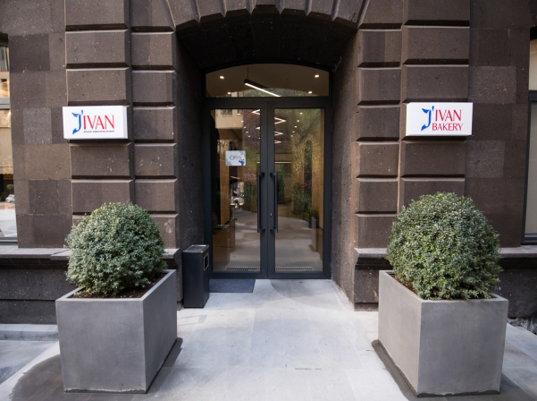 Jivan. ռուսական եւ հայկական խոհանոցները նոր մեկնաբանությամբ