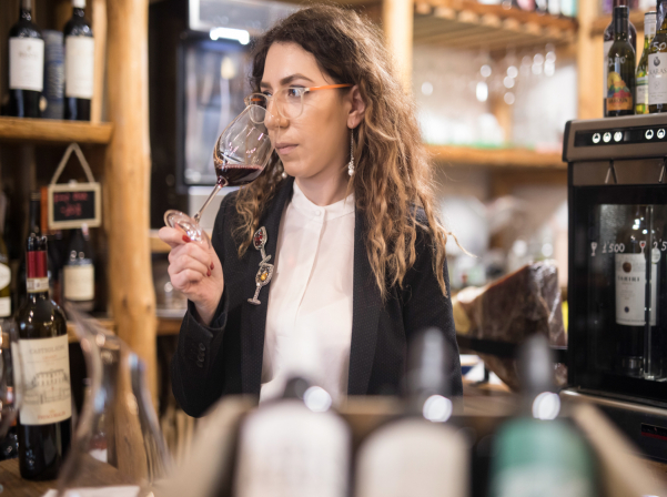 Գինուն սիրահարված եւ գինու լեգենդը պատմող սոմելյե Սալոմեն