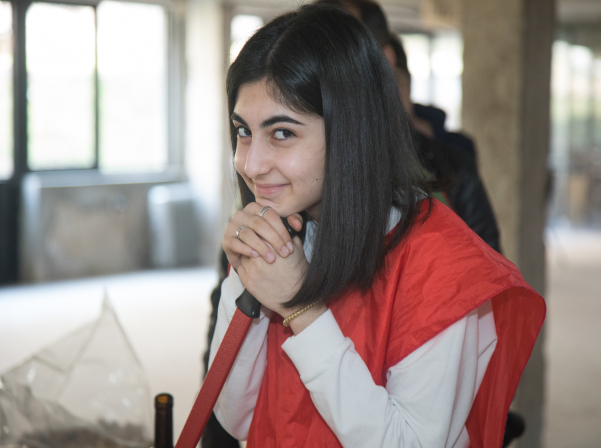 Խաղողի վազից մինչեւ շշալցում. մեկ օր գինեգործ երեխաների հետ