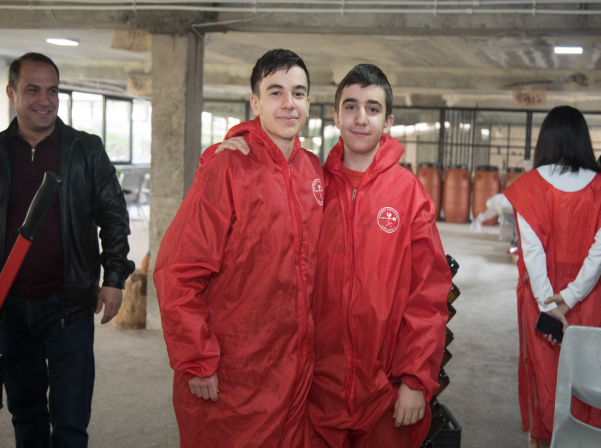 Խաղողի վազից մինչեւ շշալցում. մեկ օր գինեգործ երեխաների հետ