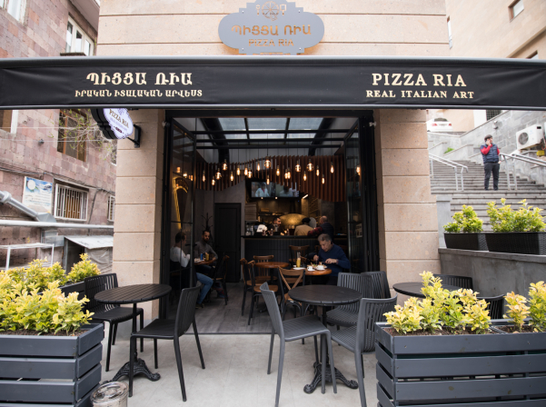 Pizza RIA. Հեղինեի նեապոլիտանական պիցցան՝ Սարյան փողոցում