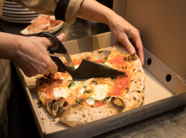 Pizza RIA. Հեղինեի նեապոլիտանական պիցցան՝ Սարյան փողոցում