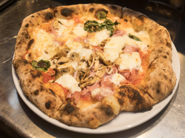 Pizza RIA. Հեղինեի նեապոլիտանական պիցցան՝ Սարյան փողոցում