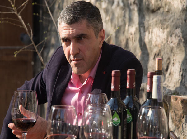 Sutak. ընտանեկան ավանդույթներով բնական գինին