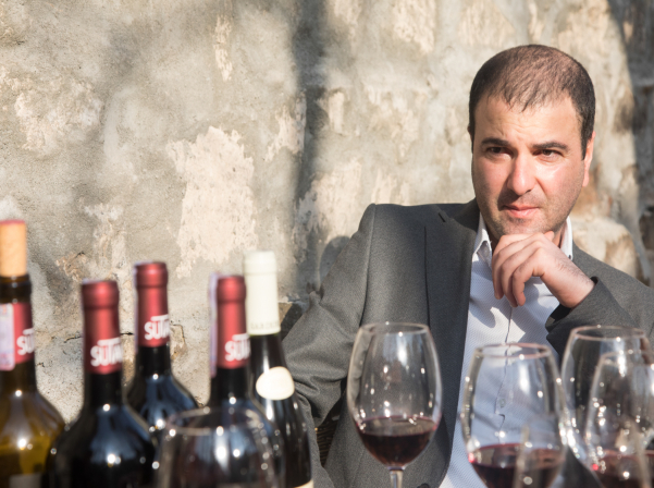 Sutak. ընտանեկան ավանդույթներով բնական գինին