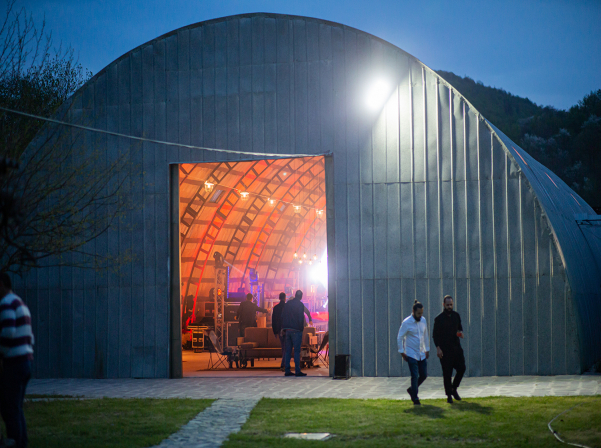 Լոռու խառնված համեր եւ ալկոհոլային թունդ խմիչք՝ «Անգար»-ում