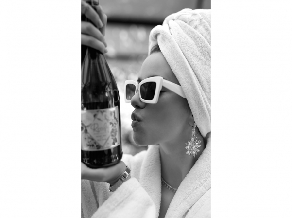 Սիրուն-աղջիկ Rooby-ն, նոր խոհանոցն ու առավոտյան շամպայնի ավանդույթը