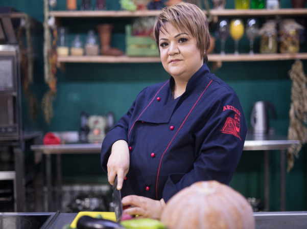 Նախկին զինվորական, այժմ խոհարար շուշեցի Ալյոնան ու վերադարձի հույսը 