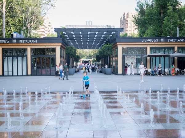 Seasons Sweetland-ի «անթիվ» քաղցրավենիքն ու «թափանցիկ» հրուշակարանը