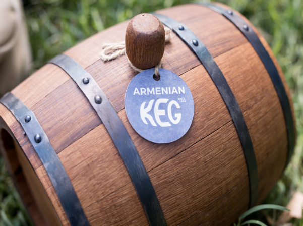 Պողոսյան քույրերի կաղնեփայտե տակառները եւ սպասվող գինին