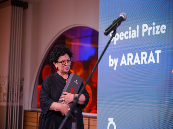 Naira Muradyan receives special prize from ARARAT