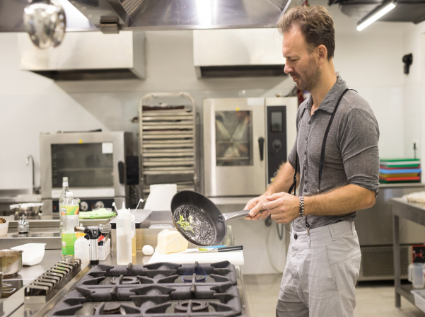 «Խոհարարության Ինդիանա Ջոնսը» բացահայտում է Հայաստանի ԴՆԹ-ն