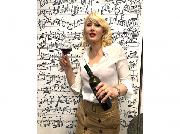 Դաշնակահար Սոնա Շաբոյանը՝ հայկական գինու «դեսպանը» Շվեյցարիայում